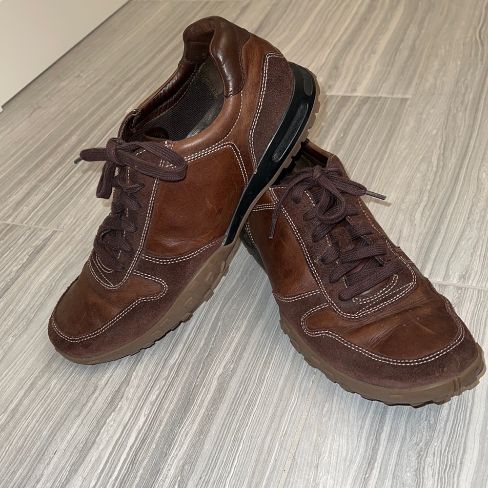 Cole Haan Casual Brown Leather Shoe w/ subtle Nike Air Heel support. Size 10